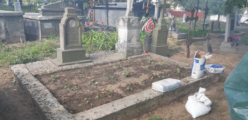 Cmentarz w Zimnej Wodzie koło Lwowa