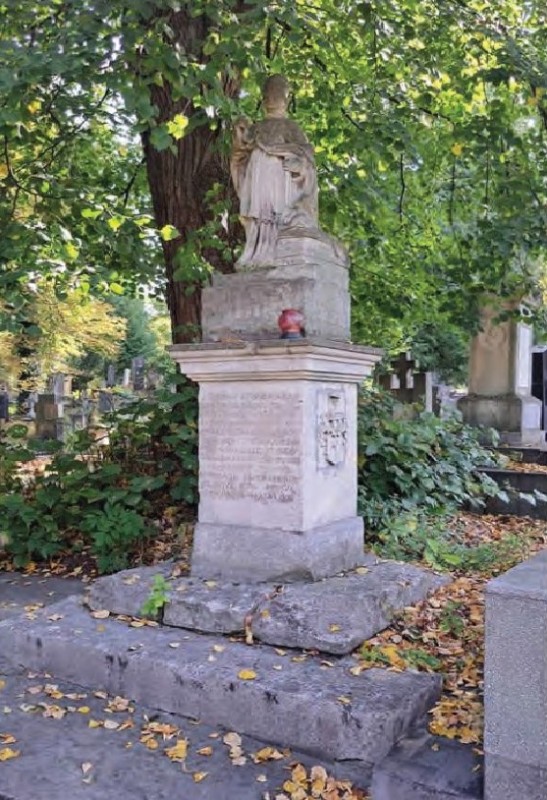 Otwórz galerię (3 fotografii) Nagrobek Dziekanowskich na Cmentarzu Łyczakowskim. 